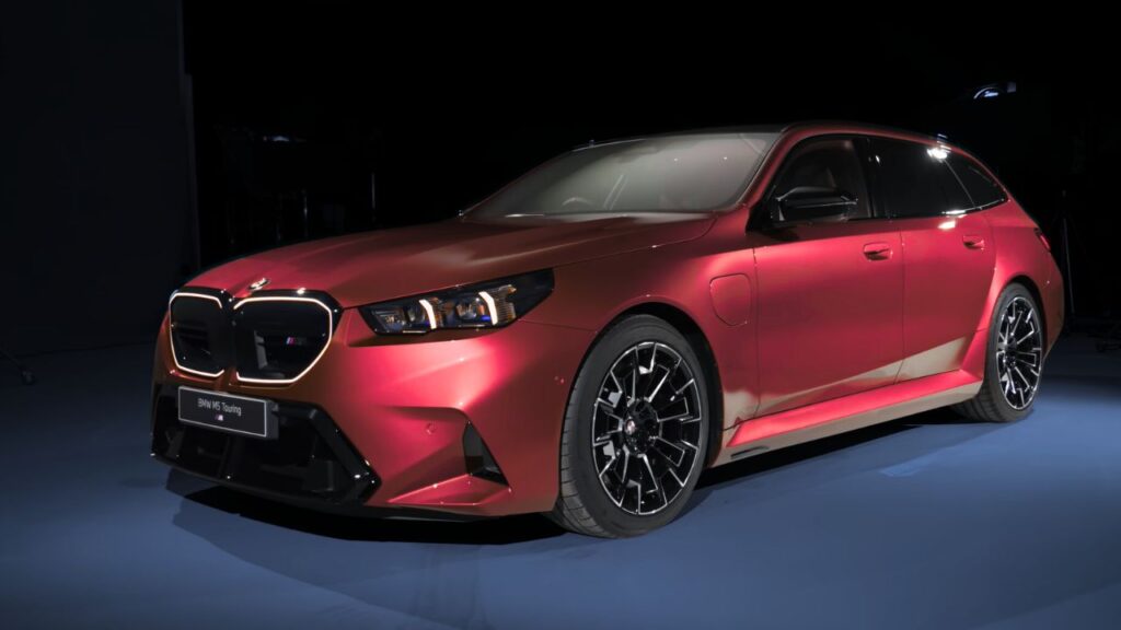 2025 M5 Touring Exterior Design