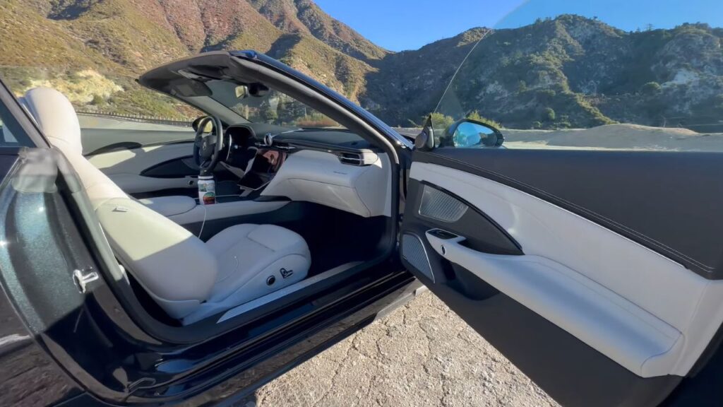 2025 Maserati Grand Cabrio Cabin