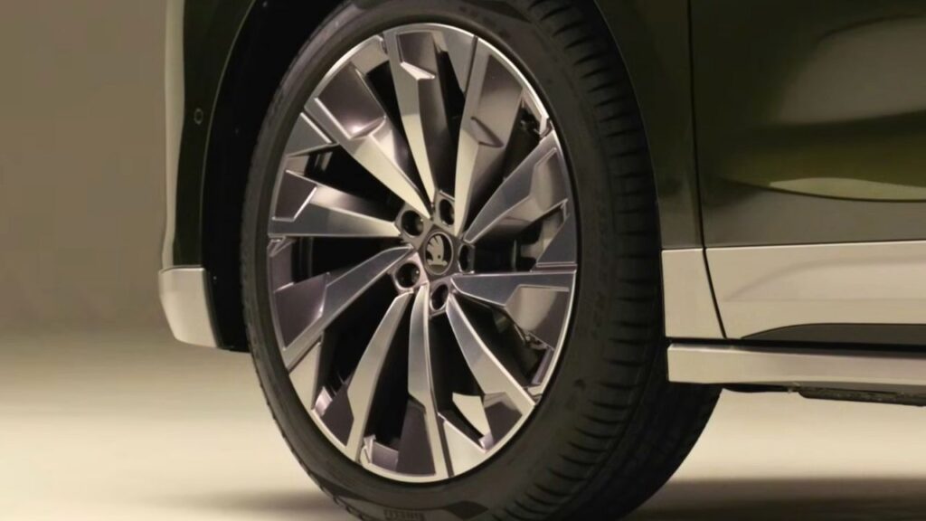 2025 Škoda Enyaq Front Tire