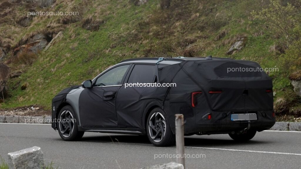 2026 Kia K4 Wagon Spy Shot