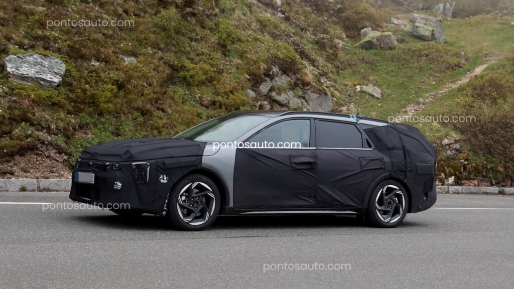 2026 Kia K4 Wagon Spy Shot