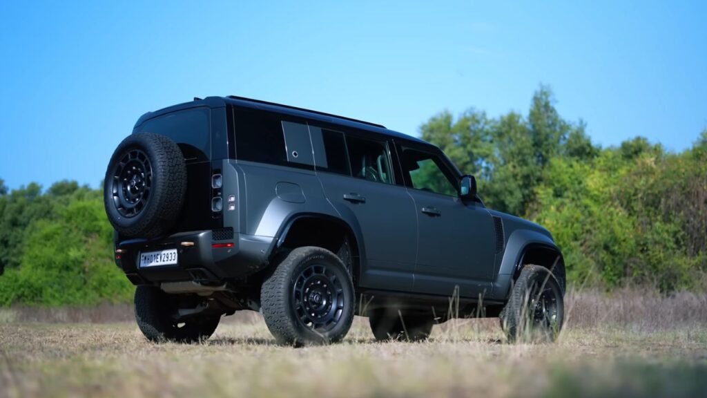 2025 Land Rover Defender OCTA Exterior Rear