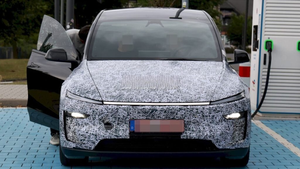 2026 Tesla Model Y Long